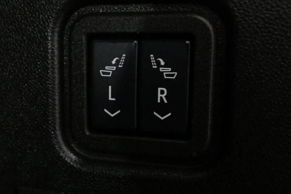 2026 GMC Hummer EV - Image 13 of 20