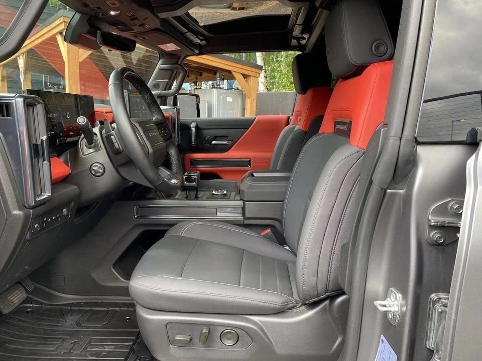 2026 GMC Hummer EV - Image 13 of 20