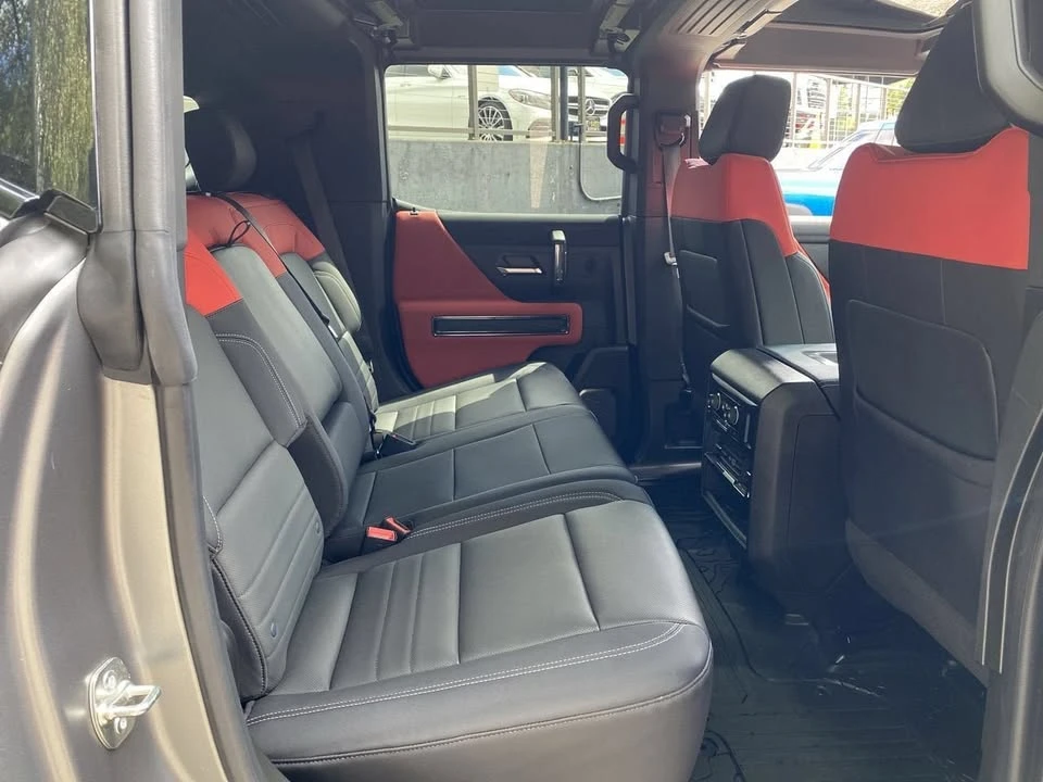 2026 GMC Hummer EV - Image 17 of 20