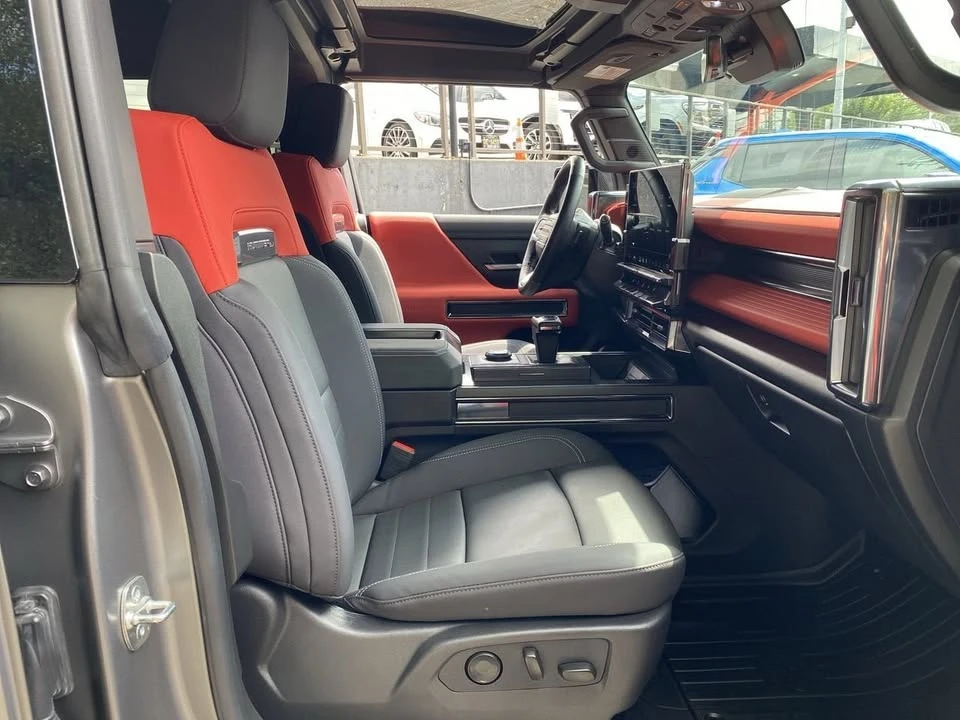 2026 GMC Hummer EV - Image 18 of 20