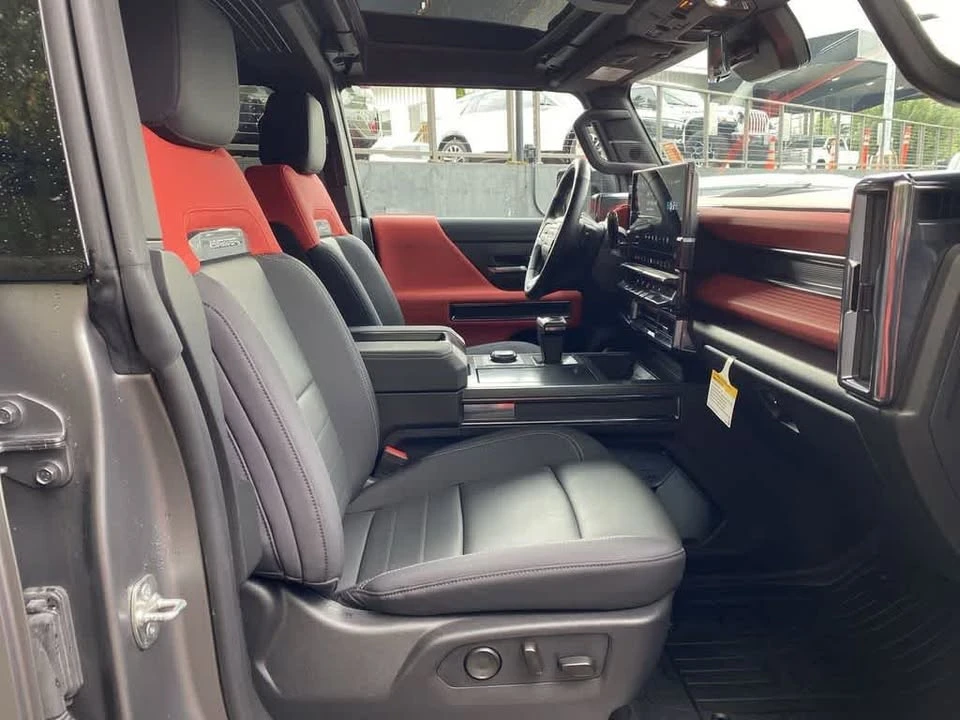 2026 GMC Hummer EV - Image 18 of 19