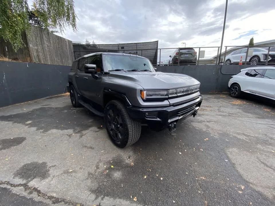 2026 GMC Hummer EV - Image 8 of 19