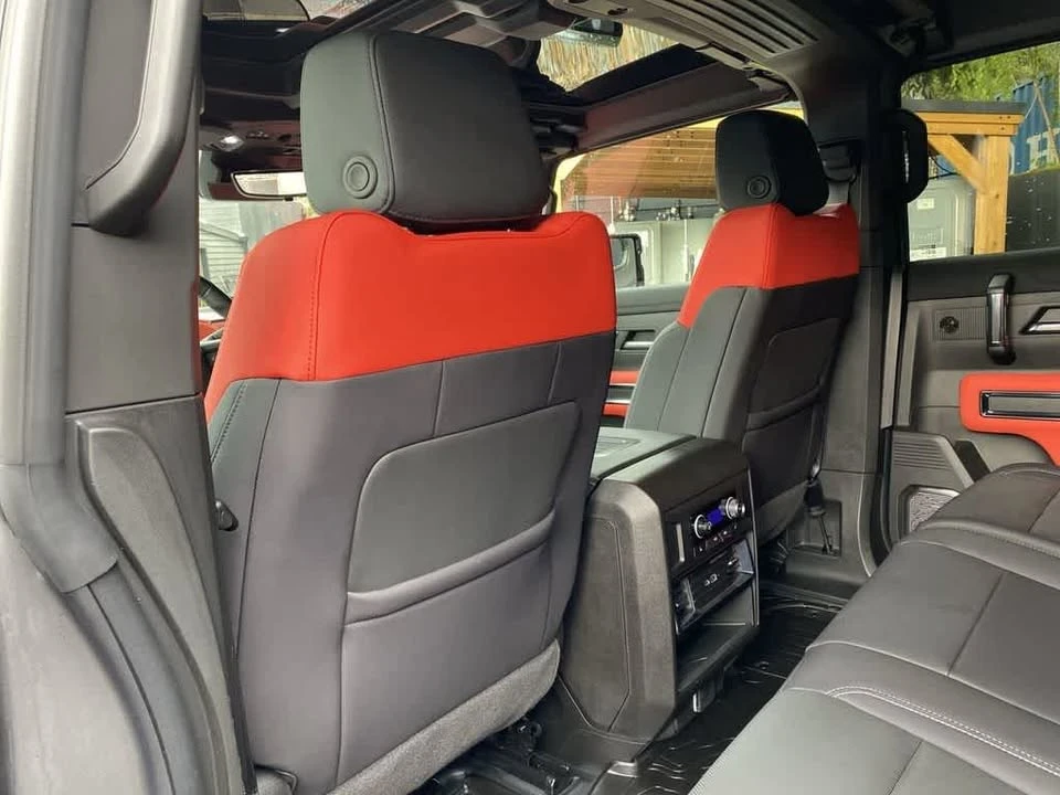 2026 GMC Hummer EV - Image 15 of 19