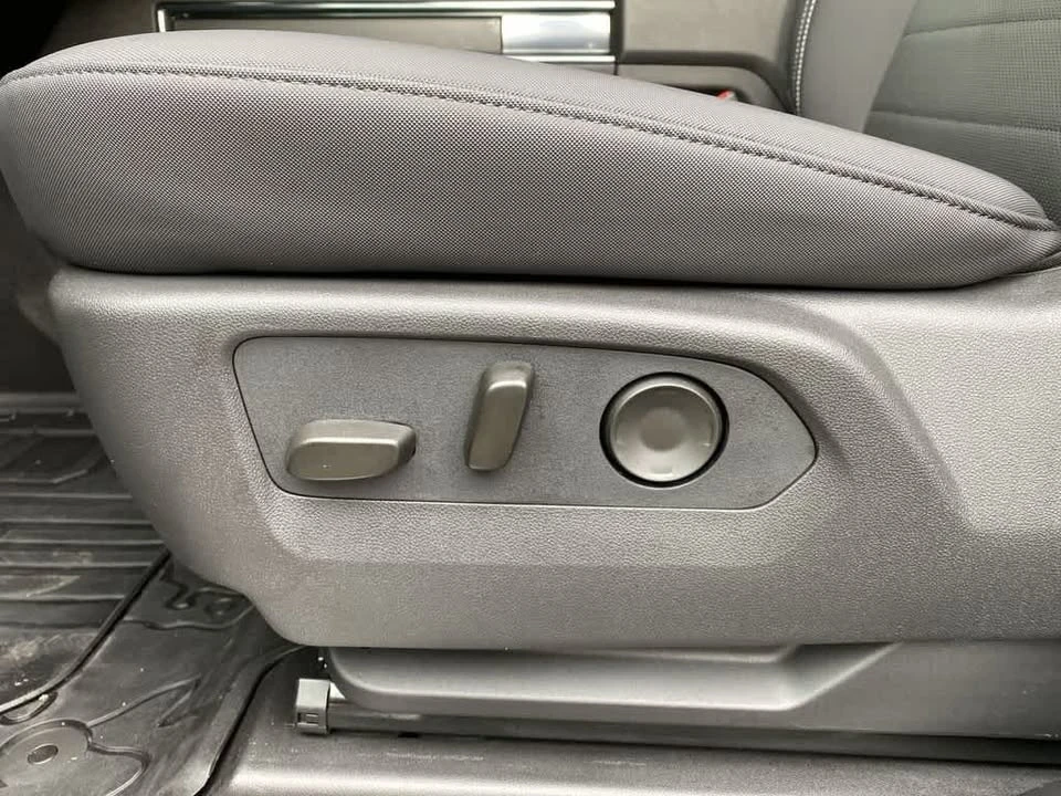 2026 GMC Hummer EV - Image 14 of 19