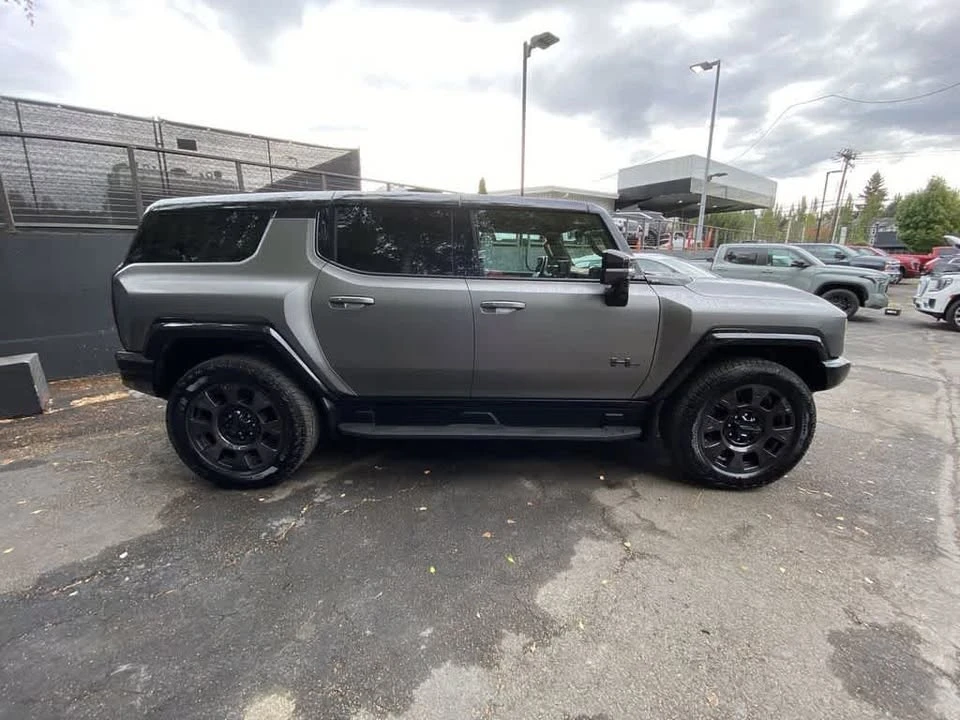 2026 GMC Hummer EV - Image 7 of 19