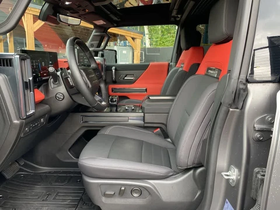 2026 GMC Hummer EV - Image 13 of 19