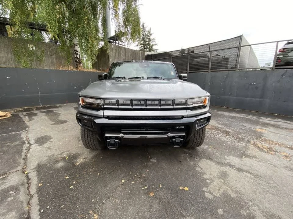 2026 GMC Hummer EV - Image 9 of 19
