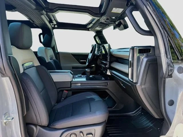 2026 GMC Hummer EV - Image 15 of 20