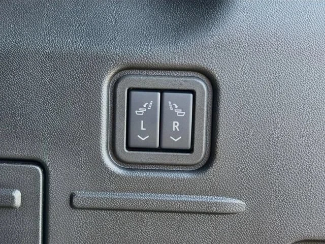 2026 GMC Hummer EV - Image 13 of 20