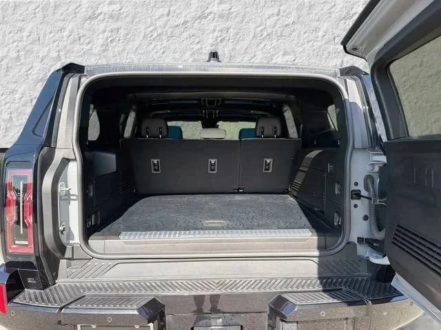 2026 GMC Hummer EV - Image 12 of 20