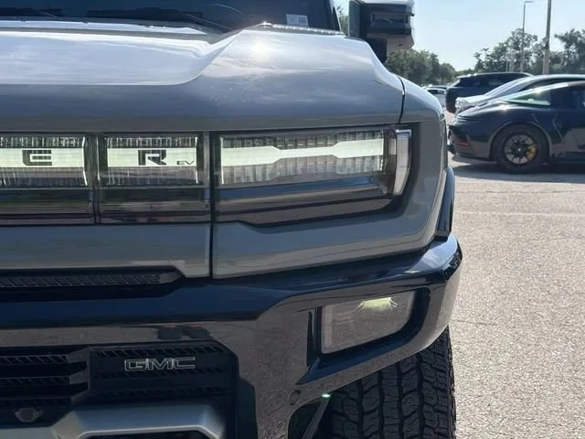 2026 GMC Hummer EV - Image 9 of 20
