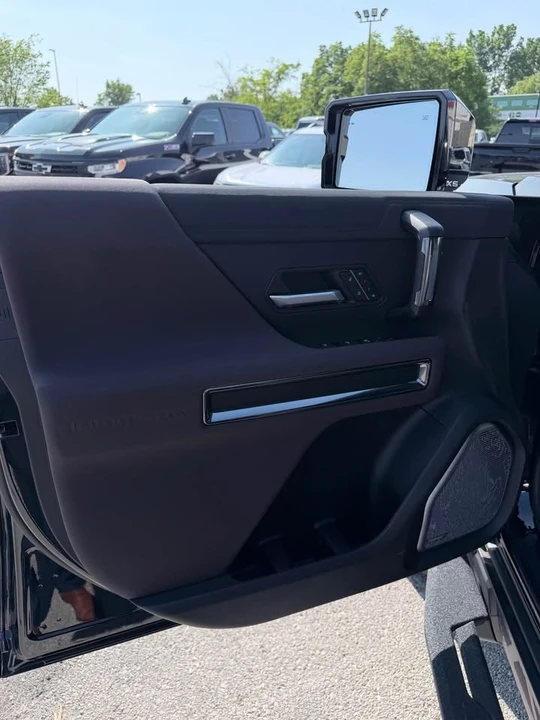 2026 GMC Hummer EV - Image 11 of 15