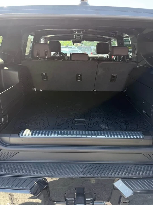 2026 GMC Hummer EV - Image 10 of 15