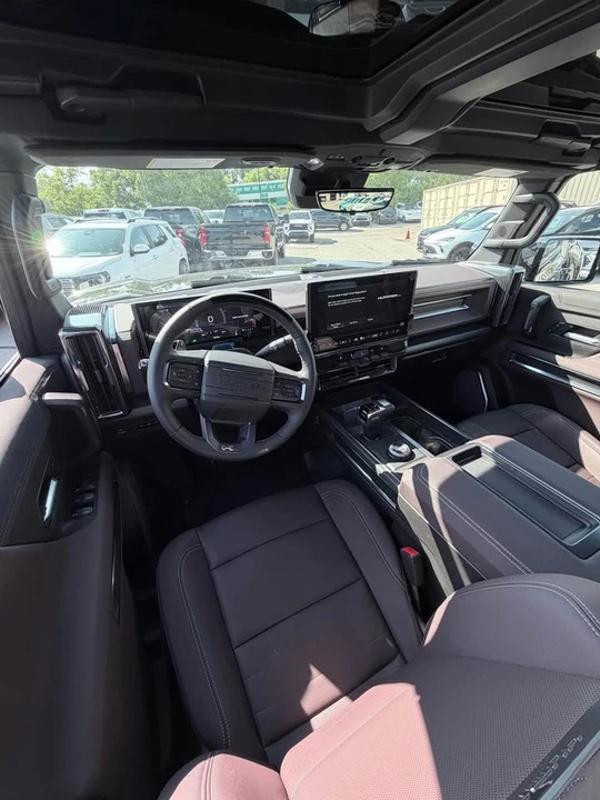 2026 GMC Hummer EV - Image 7 of 15