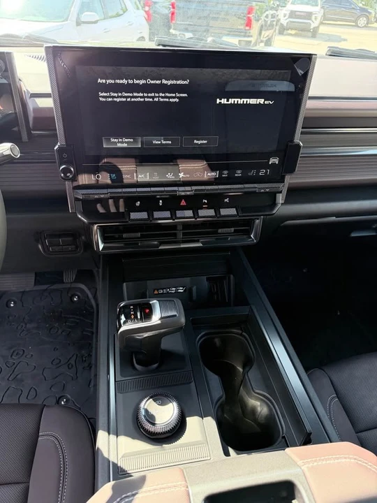 2026 GMC Hummer EV - Image 13 of 15