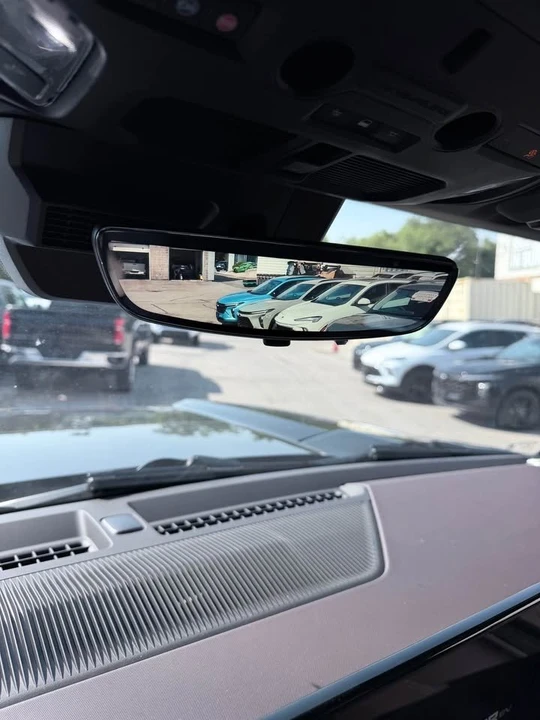 2026 GMC Hummer EV - Image 14 of 15