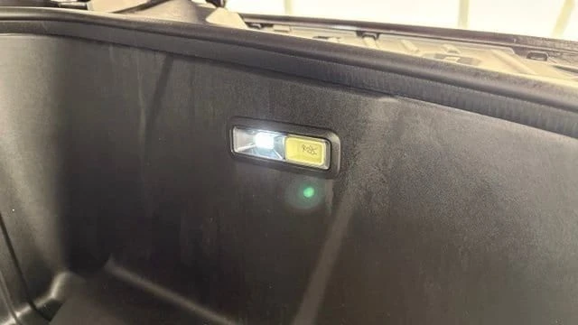 2026 GMC Hummer EV - Image 13 of 20