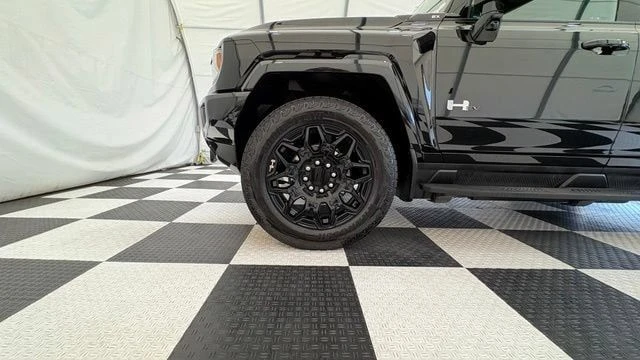 2026 GMC Hummer EV - Image 14 of 20
