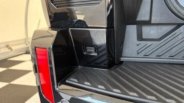 2026 GMC Hummer EV - Image 7 of 20