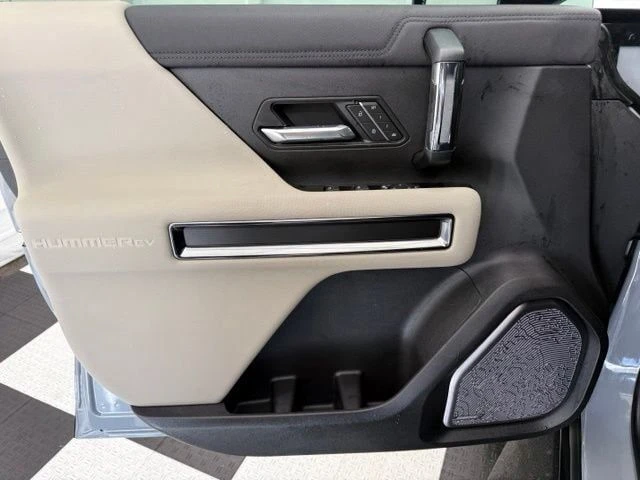 2026 GMC Hummer EV - Image 15 of 20