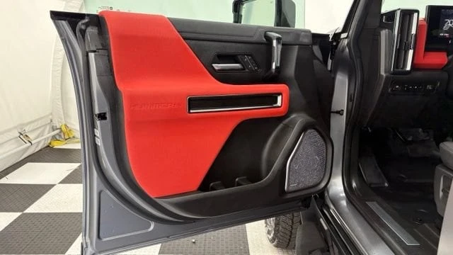2026 GMC Hummer EV - Image 18 of 20
