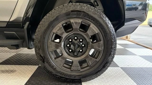 2026 GMC Hummer EV - Image 14 of 20