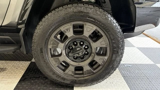 2026 GMC Hummer EV - Image 14 of 20