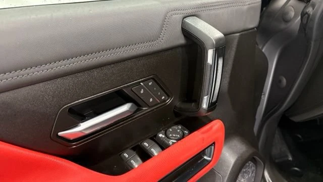 2026 GMC Hummer EV - Image 19 of 20