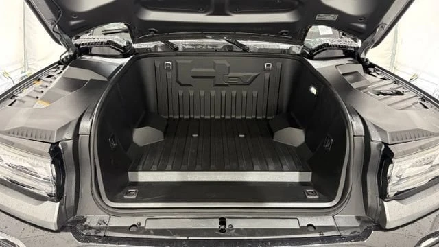 2026 GMC Hummer EV - Image 11 of 20