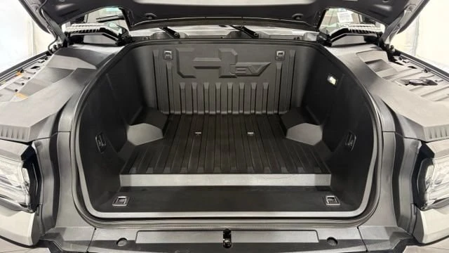 2026 GMC Hummer EV - Image 11 of 20