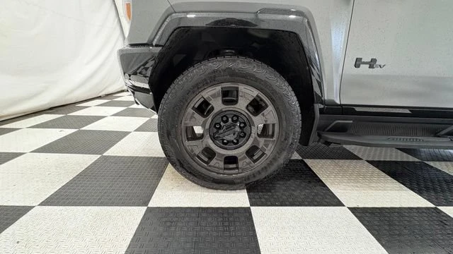2026 GMC Hummer EV - Image 13 of 20