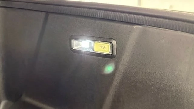 2026 GMC Hummer EV - Image 12 of 20