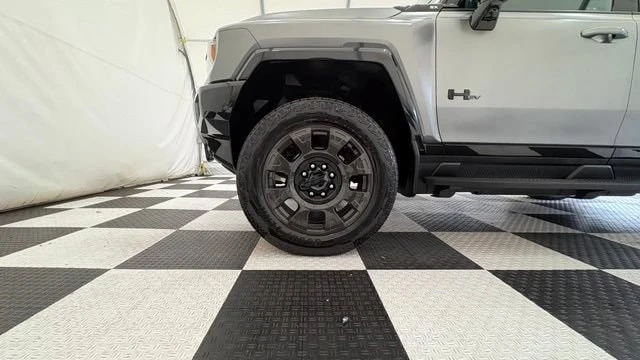 2026 GMC Hummer EV - Image 13 of 20