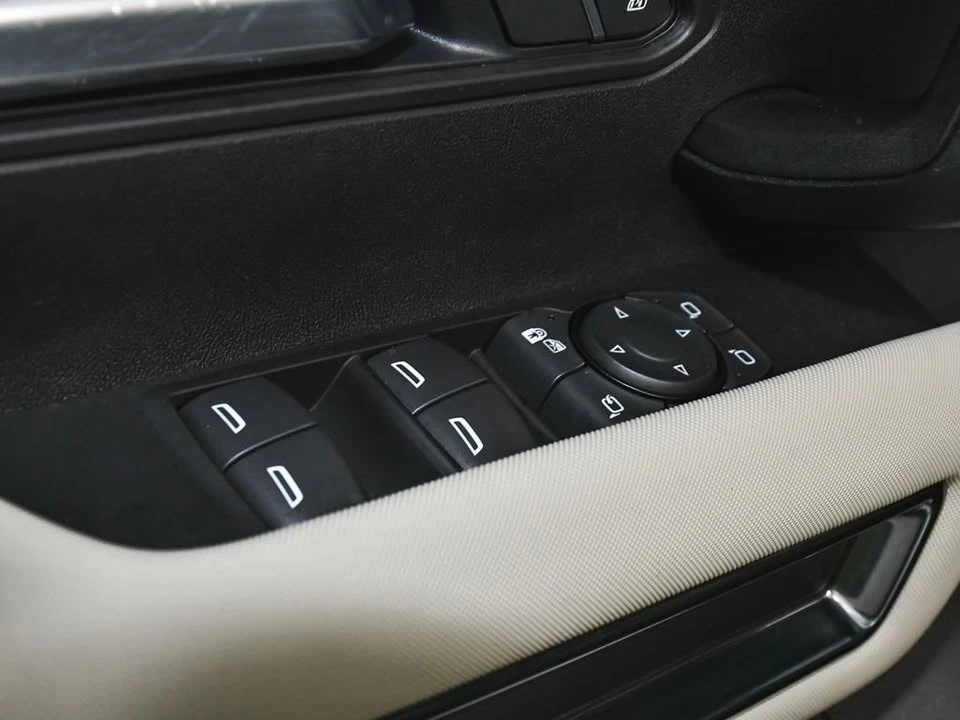 2026 GMC Hummer EV - Image 10 of 20
