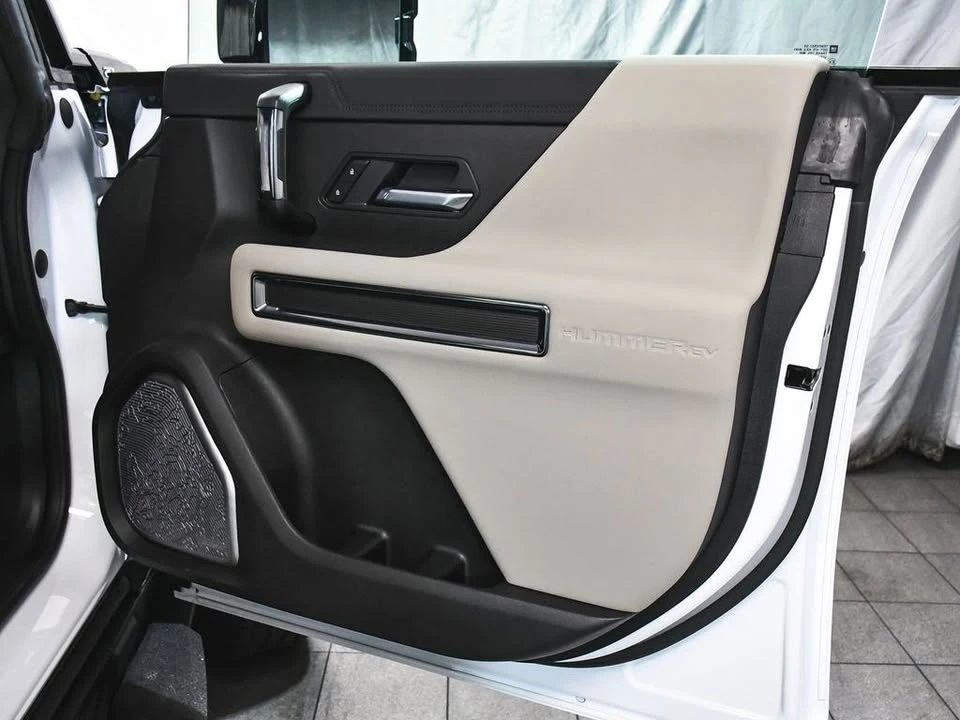 2026 GMC Hummer EV - Image 14 of 20