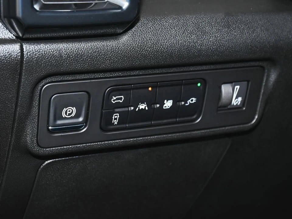 2026 GMC Hummer EV - Image 18 of 20