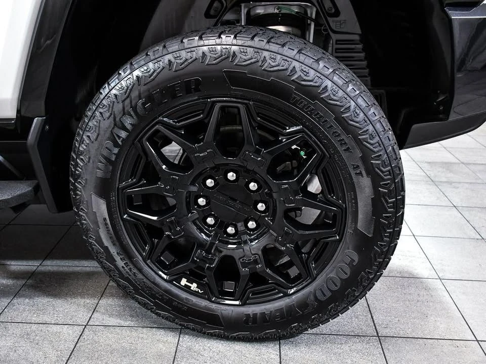 2026 GMC Hummer EV - Image 8 of 20