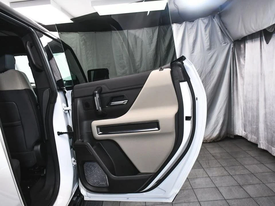 2026 GMC Hummer EV - Image 13 of 20