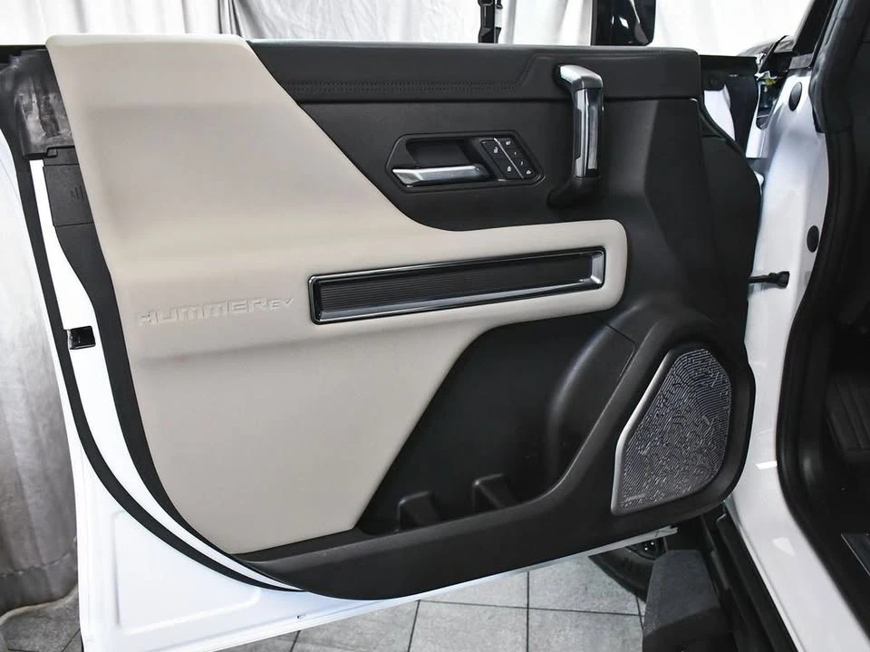 2026 GMC Hummer EV - Image 9 of 20