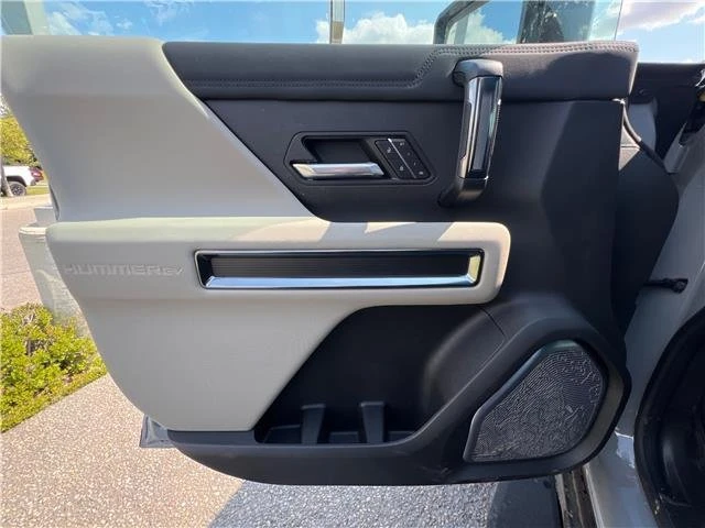 2026 GMC Hummer EV - Image 19 of 20