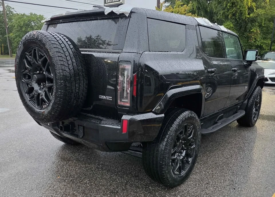2026 GMC Hummer EV - Image 5 of 15
