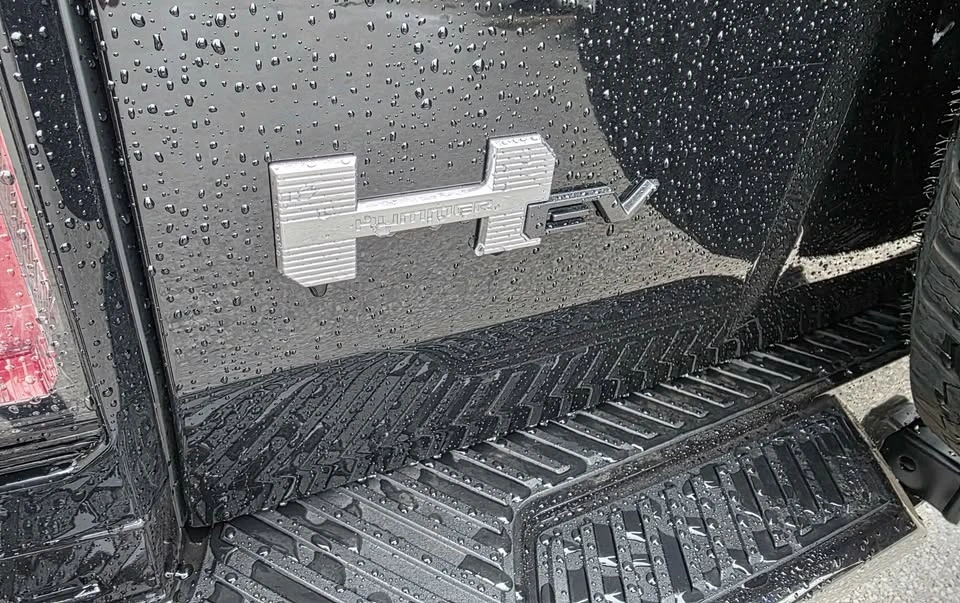 2026 GMC Hummer EV - Image 7 of 15