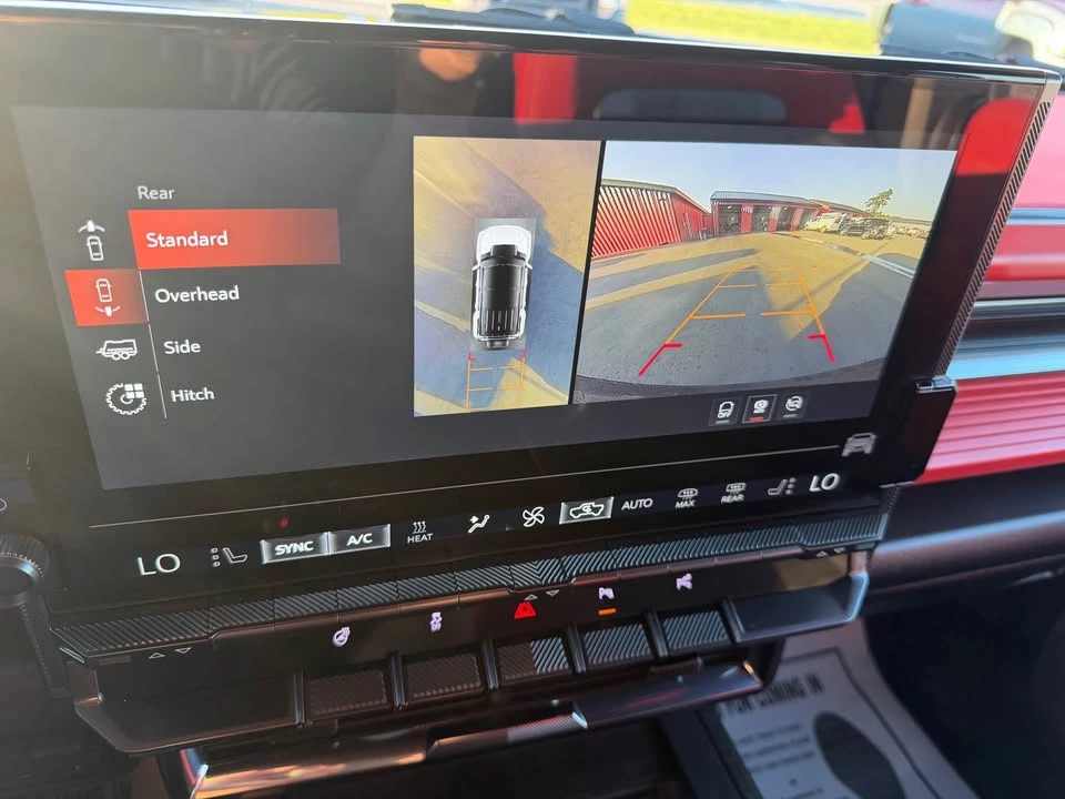 2026 GMC Hummer EV - Image 11 of 20