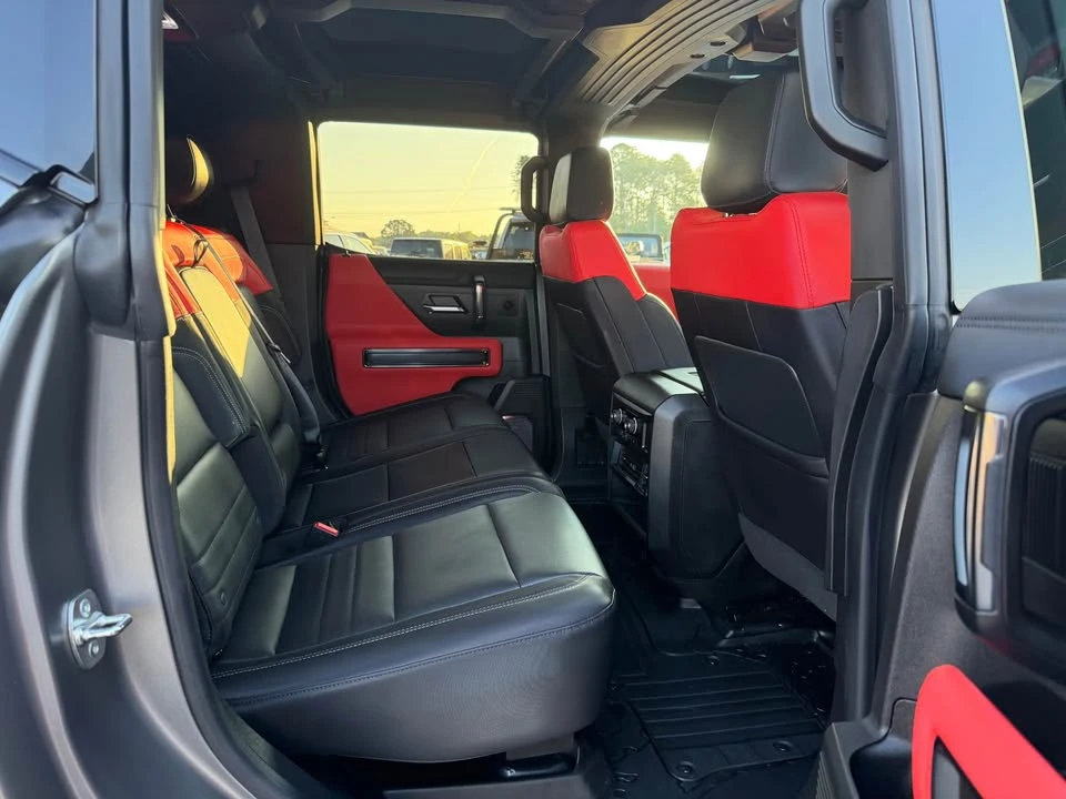 2026 GMC Hummer EV - Image 16 of 20