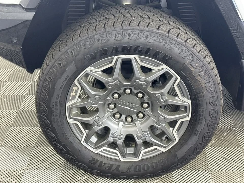 2026 GMC Hummer EV - Image 11 of 20