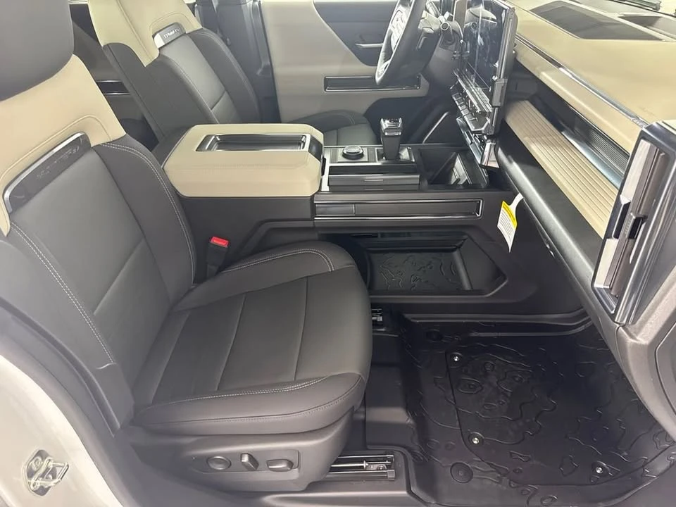 2026 GMC Hummer EV - Image 13 of 20