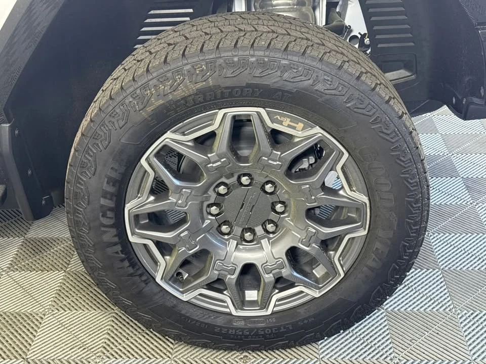 2026 GMC Hummer EV - Image 19 of 20