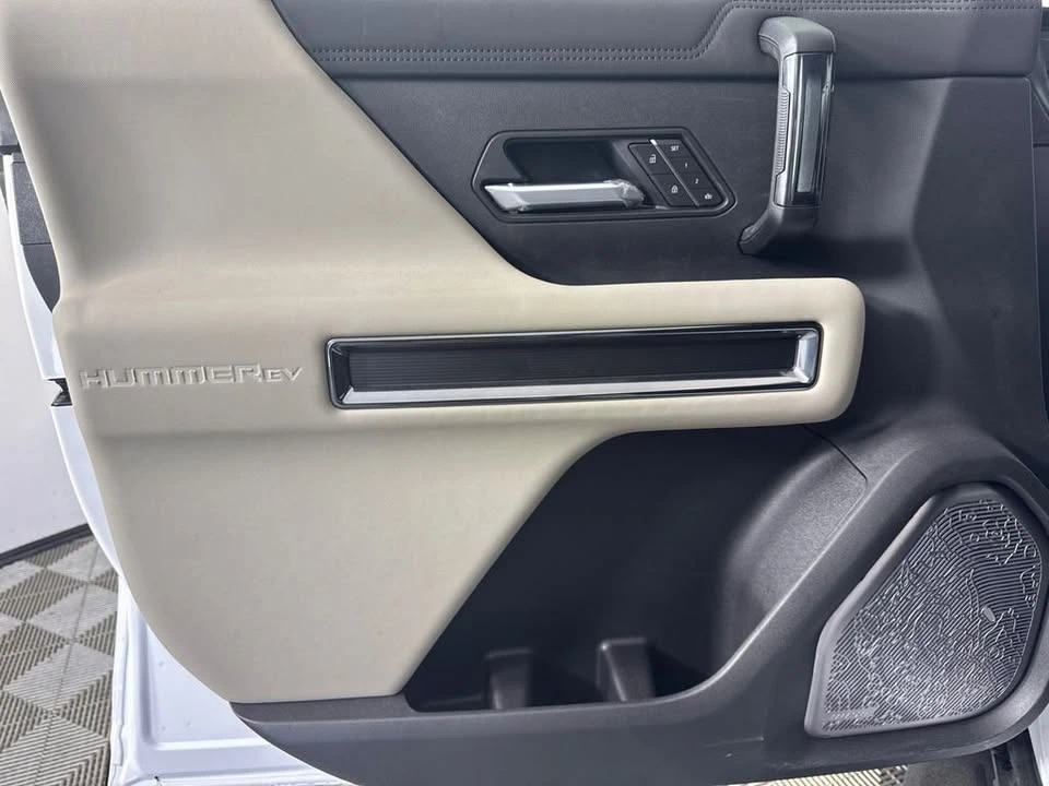 2026 GMC Hummer EV - Image 10 of 20