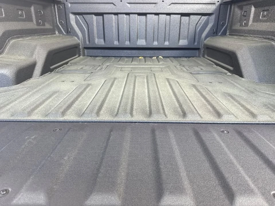2026 GMC Hummer EV - Image 18 of 20