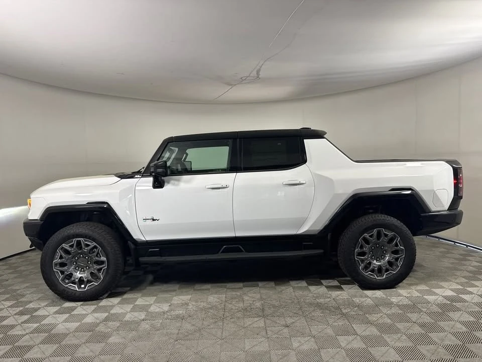 2026 GMC Hummer EV - Image 8 of 20